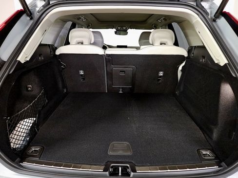 New 2026 Volvo XC60 T8 Ultra w/ Protection Package Premier AWD/4WD image 18