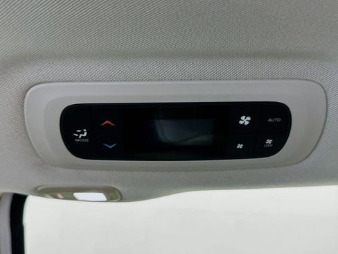 Used 2017 Chrysler Pacifica Limited w/ UConnect Theater Package image 27