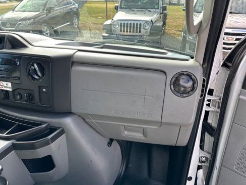 Used 2014 Ford E-250 and Econoline 250 w/ Power Group image 32