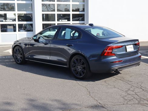 Used 2020 Volvo S60 T6 Momentum image 8