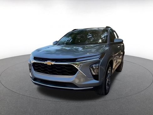 Used 2025 Chevrolet Trax LT w/ LT Convenience Package FWD image 7