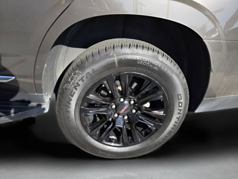 Used 2021 GMC Yukon SLT w/ SLT Premium Package image 30