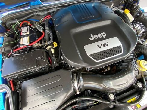 Used 2016 Jeep Wrangler Unlimited Sahara image 26