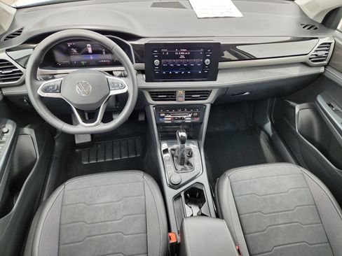 Certified 2025 Volkswagen Taos SE AWD/4WD image 24