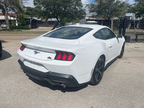 Used 2025 Ford Mustang Coupe RWD image 4