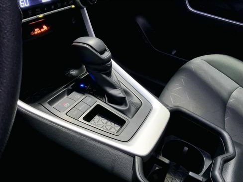 Used 2025 Toyota RAV4 XLE w/ Convenience Package image 16