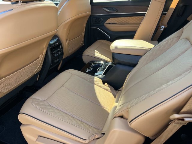 Used 2024 Jeep Grand Cherokee L Summit w/ Advanced Protech Group IV AWD/4WD image 22