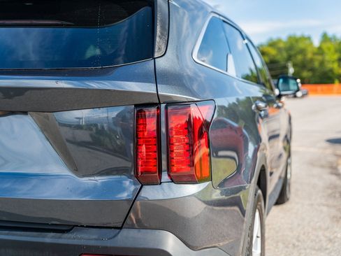 Used 2023 Kia Sorento LX image 14