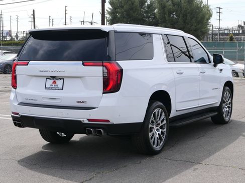 Used 2025 GMC Yukon XL Denali RWD image 4