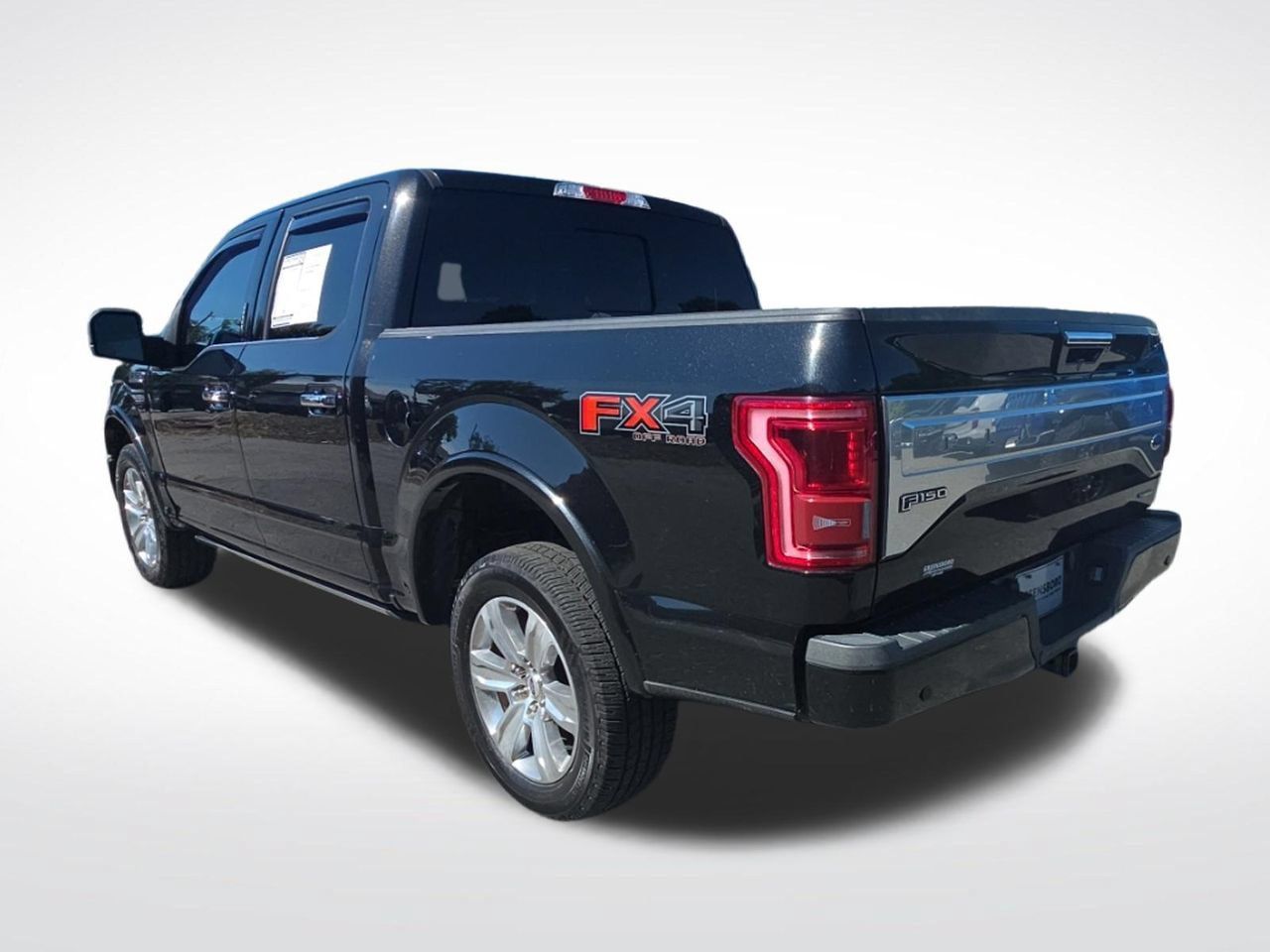 Used 2015 Ford F150 Platinum w/ Equipment Group 701A Luxury AWD/4WD image 3