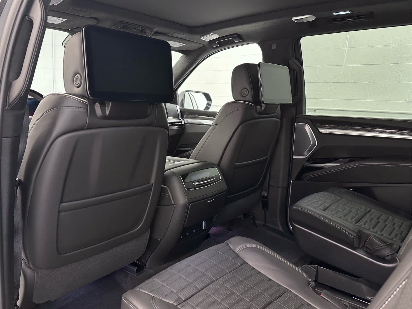 Used 2026 Cadillac Escalade V w/ LPO, ONYX Package AWD/4WD image 14