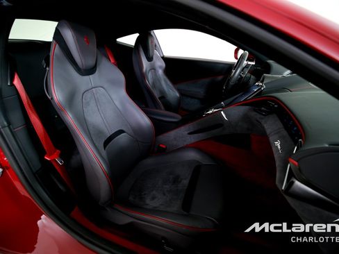 Used 2022 Ferrari Roma RWD image 19