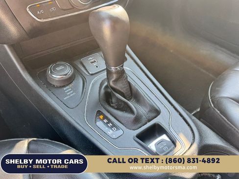 Used 2020 Jeep Cherokee Latitude Plus w/ Cold Weather Group AWD/4WD image 12