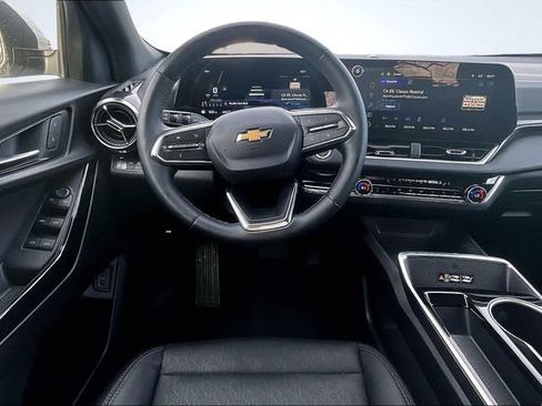 Used 2025 Chevrolet Equinox LT w/ Convenience Package II AWD/4WD image 8