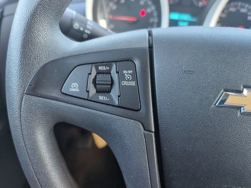 Used 2017 Chevrolet Equinox LS FWD image 16