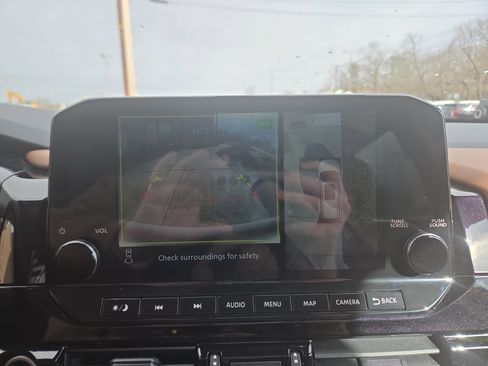 Used 2022 Nissan Pathfinder Platinum w/ Cargo Package image 27