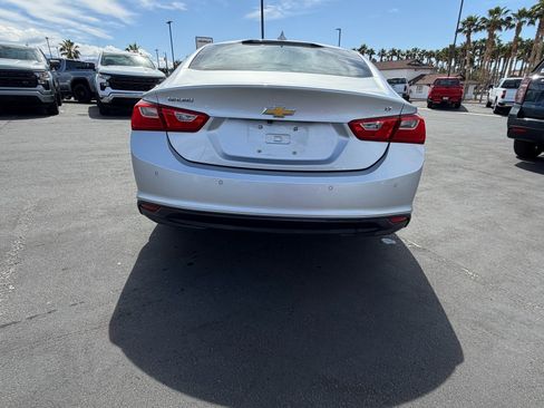 Used 2018 Chevrolet Malibu LT w/ Driver Confidence Package FWD image 4