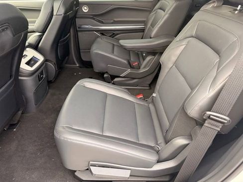 New 2025 Lincoln Navigator Reserve w/ Jet Appearance Package image 13