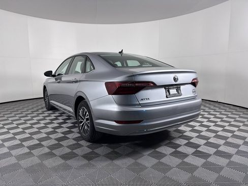 Used 2021 Volkswagen Jetta SE w/ SE Cold Weather Package image 19