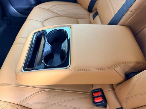 Used 2022 Toyota Avalon Limited w/ Advanced Safety Package FWD image 17