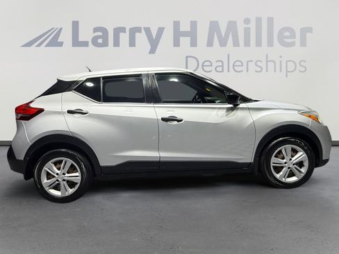 Used 2020 Nissan Kicks S image 6