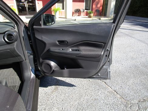 Used 2024 Nissan Kicks S image 28