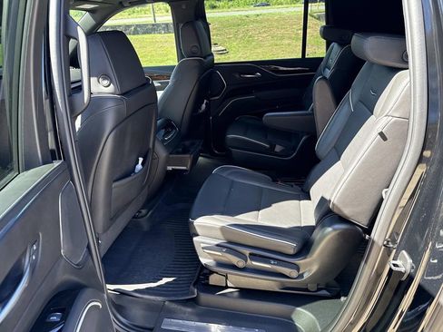 Used 2024 Cadillac Escalade ESV Premium Luxury AWD/4WD image 9