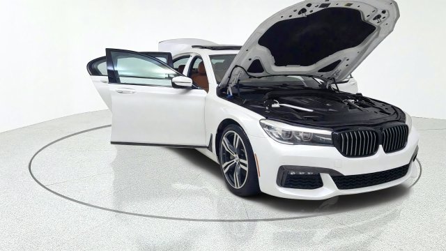 Used 2019 BMW 740i w/ M Sport Package RWD image 11