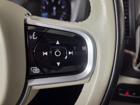 Used 2020 Volvo XC90 T5 Momentum w/ Protection Package FWD image 18