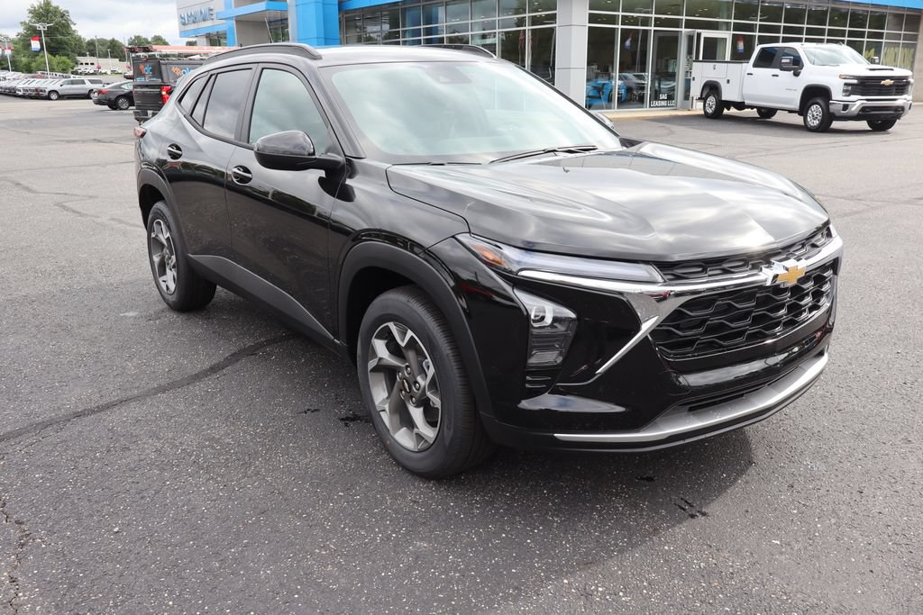 New 2026 Chevrolet Trax LT w/ LT Convenience Package FWD image 2
