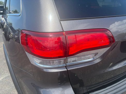 Used 2021 Jeep Grand Cherokee Laredo X RWD image 16