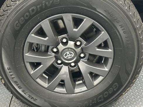 Certified 2023 Toyota Tacoma SR5 AWD/4WD image 18