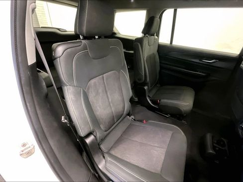 Used 2023 Jeep Grand Cherokee L Laredo RWD image 23