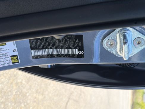 Used 2025 Toyota Corolla LE FWD image 30