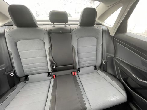 Used 2025 Volkswagen Jetta SE image 32