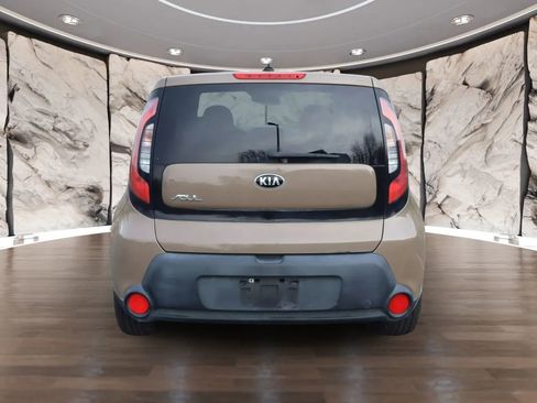 Used 2015 Kia Soul + image 6