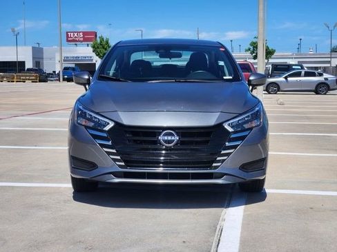 Used 2025 Nissan Versa SV image 2