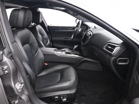 Used 2021 Maserati Ghibli S RWD image 25