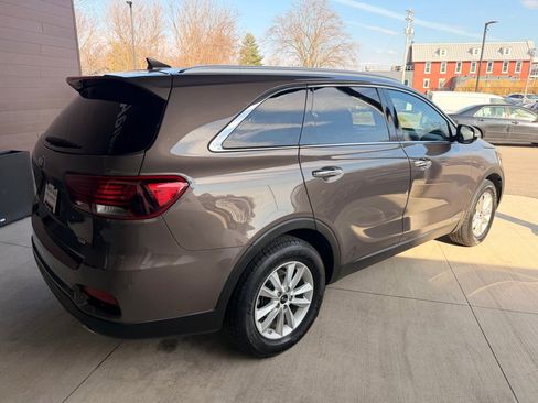 Used 2019 Kia Sorento L w/ LX Convenience Package image 6