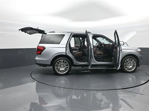 Certified 2022 Ford Expedition Limited image 30