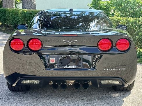 Used 2005 Chevrolet Corvette Coupe w/ Preferred Equipment Group RWD image 5