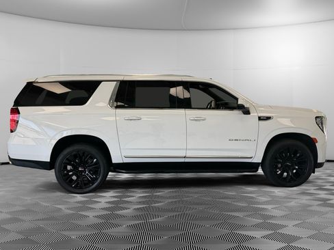Used 2023 GMC Yukon XL Denali AWD/4WD image 9