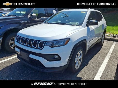 Used 2024 Jeep Compass Latitude AWD/4WD image 1