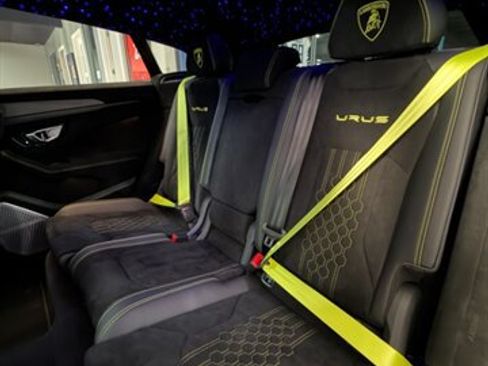 Used 2024 Lamborghini Urus Performante AWD/4WD image 18
