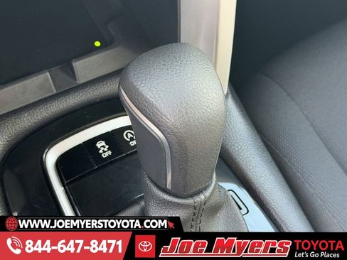 Used 2025 Toyota Corolla Cross LE image 21