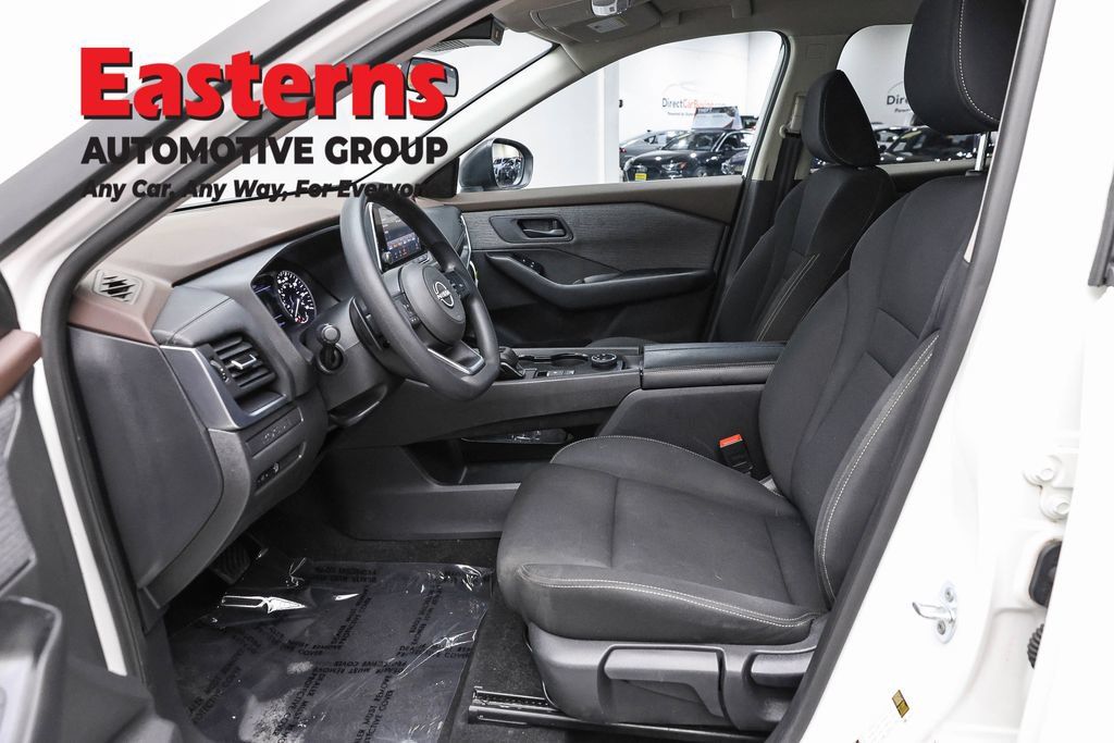Used 2023 Nissan Rogue S AWD/4WD image 16