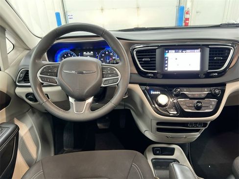 Used 2024 Chrysler Voyager LX image 19