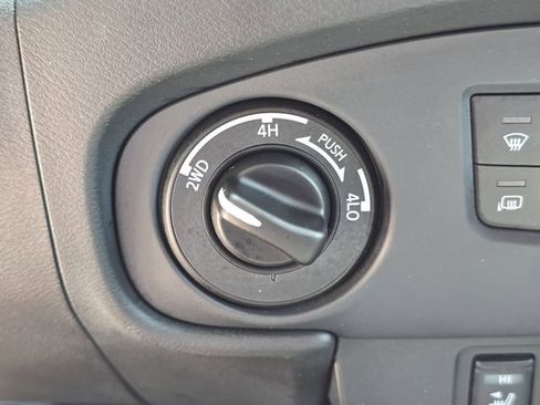Certified 2024 Nissan Frontier SL AWD/4WD image 28