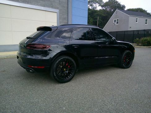 Used 2018 Porsche Macan Turbo image 22