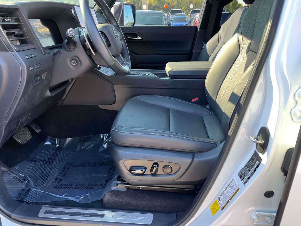 Used 2025 Lexus GX 550 w/ Cold Area Package AWD/4WD image 15